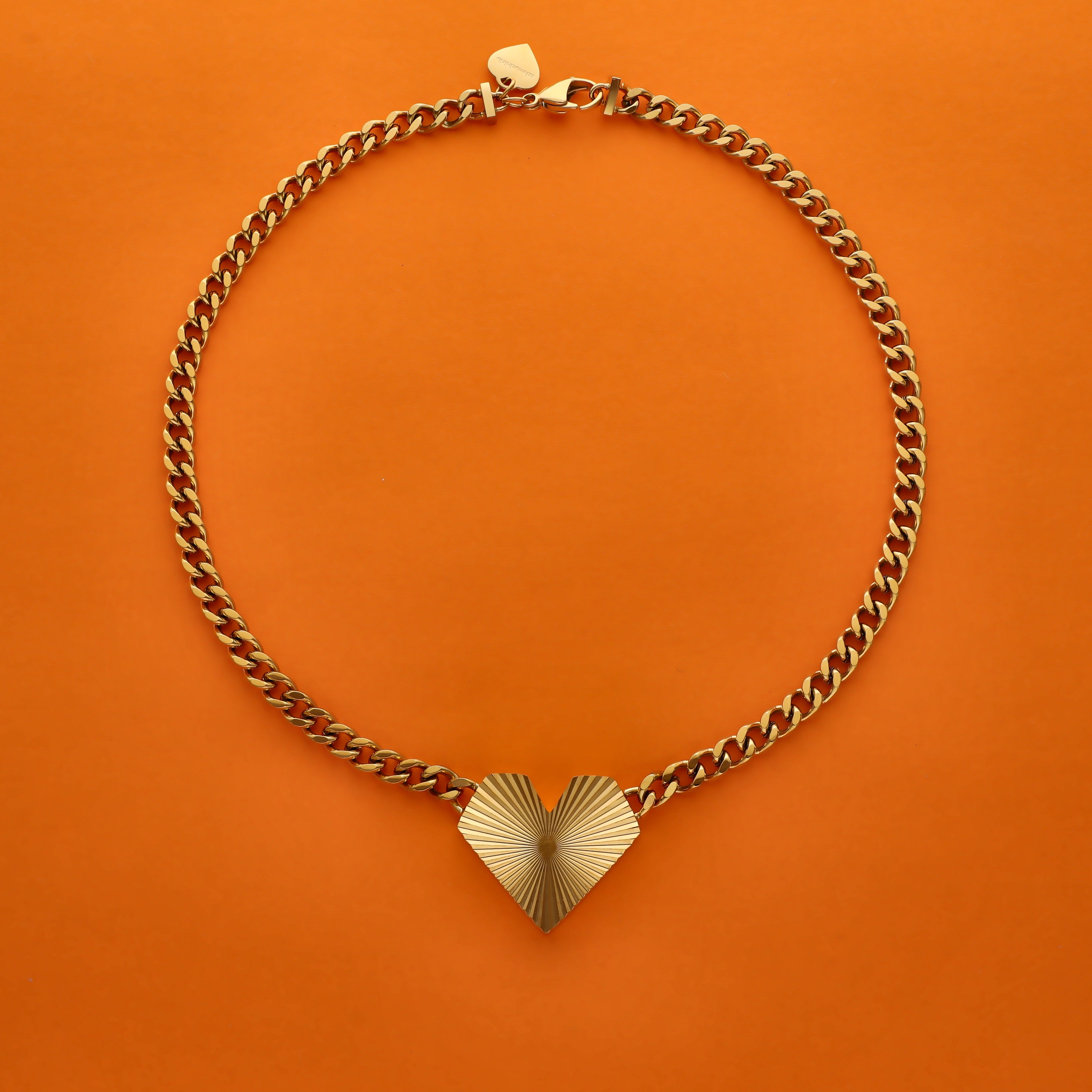 Produktbild Goldene HEARTCORE Statement-Kette 40 cm mit Cuban Chain und Herzanhänger aus Edelstahl