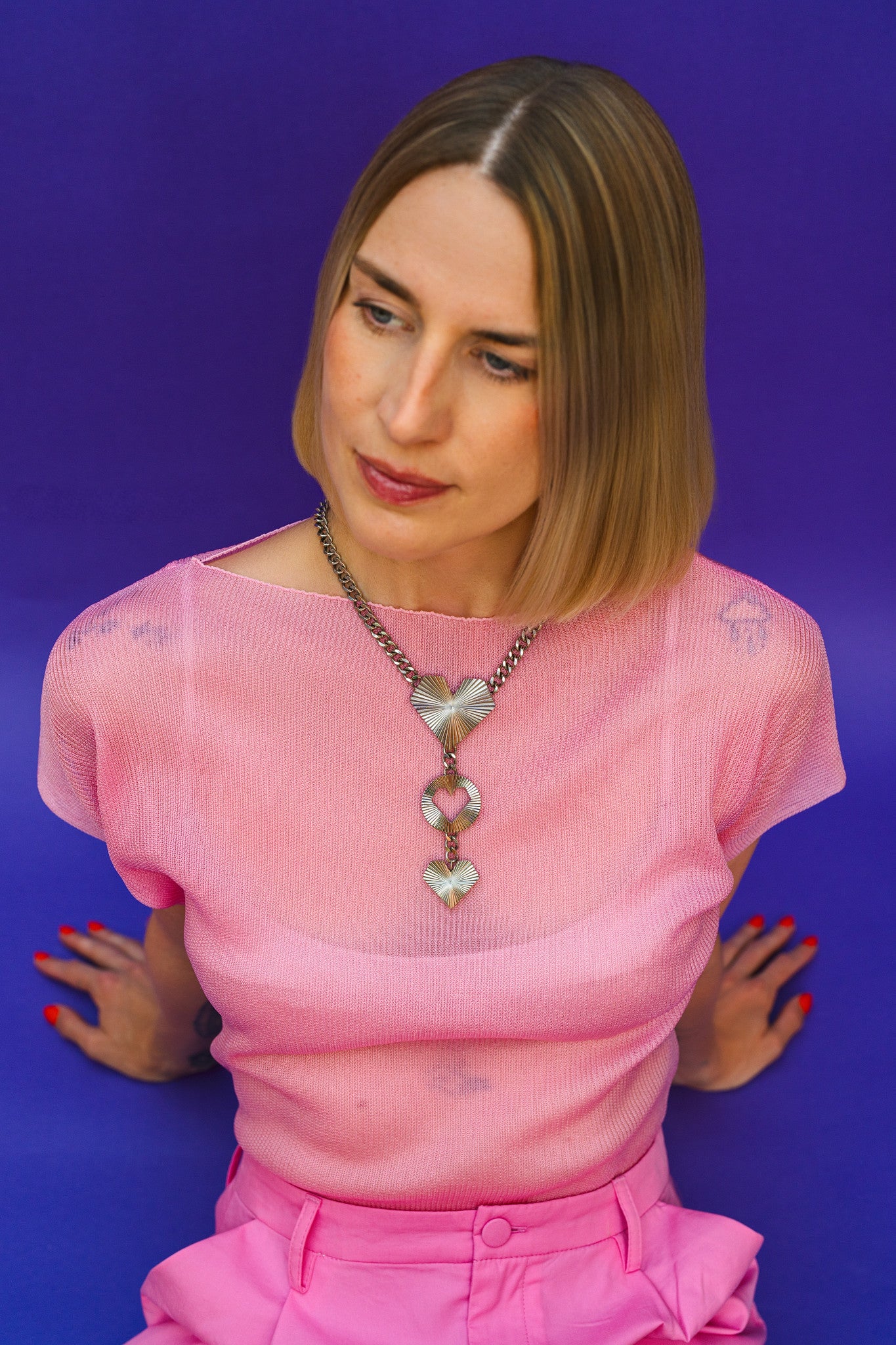 Silberne HEARTCORE Statement-Kette 45 cm mit drei geometrischen Herzen mit Sunburst Finish aus Edelstahl